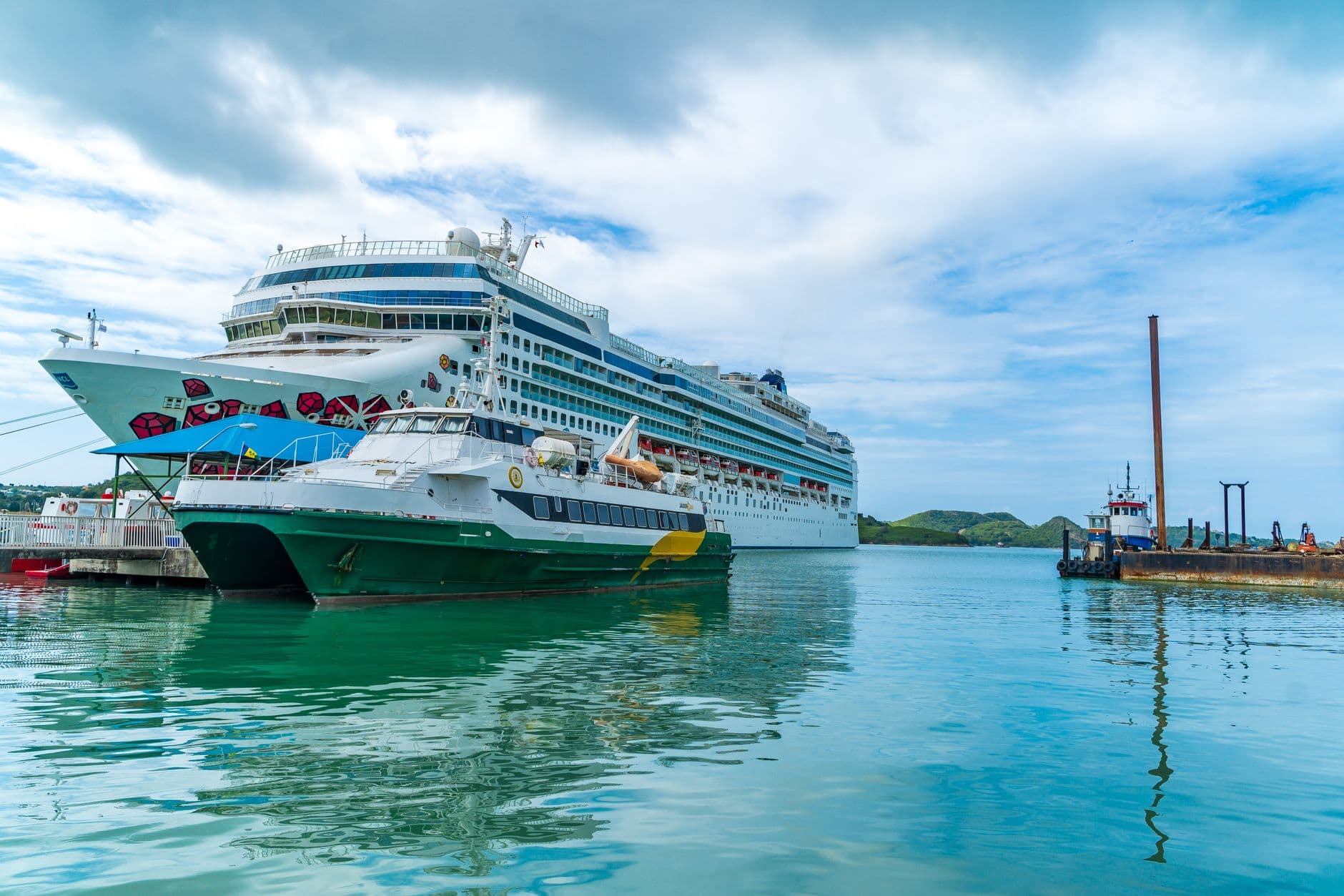 eSIM for Antigua Carnival — destination 1